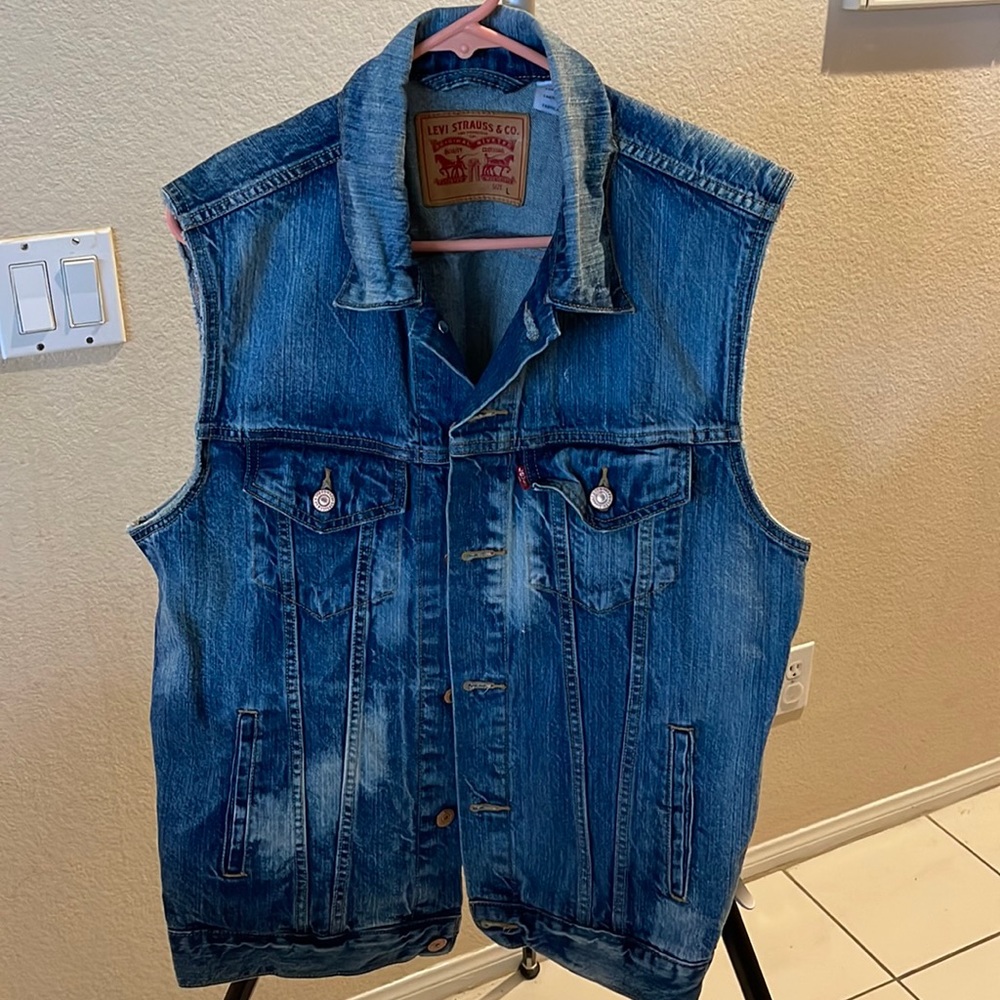 Levi’s Blue Denim Sleeveless Jacket Washed And Di… Gem